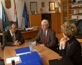 Dr. Sifter Rózsa, a Zala Megyei Közigazgatási Hivatal vezetője jelenlétében Vértes Árpád átadta...