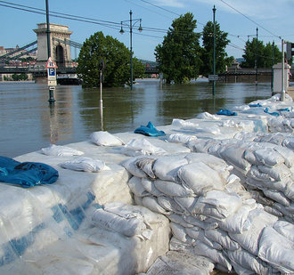 Az elmúlt napokban mintegy 600 hivatásos és önkéntes zalai segített az árvízi védekezésben a Du...