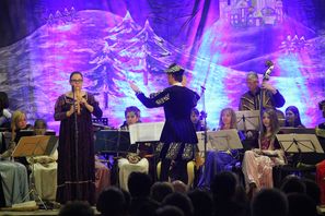 Újévköszöntő gálakoncertet adott a Zalai Príma-díjas Musica Antiqua a hévízi sportcsarnokban. 