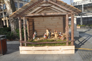 Felállították Hévíz karácsonyfáját idén is a Festetics téren. 