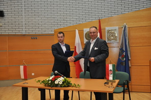 A lengyelországi Ustrzyki Dolne településsel írt alá együttmûködési megállapodást városunk.