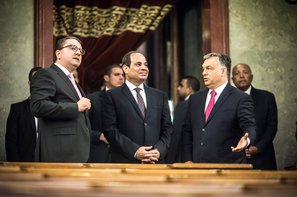 Egyiptom Arab Köztársaság elnöke, Őexcellenciája Abdel Fattah el- Sziszi tiszteletére adott dís...